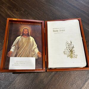 Vintage United Furniture Workers Union 420 Memorial Edition Holy Bible
